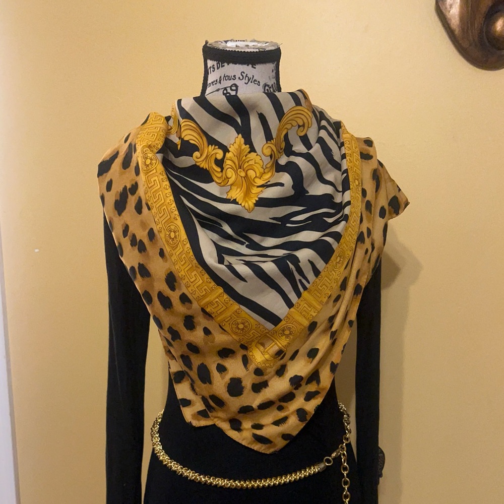 Baar & Beards vintage Baroque Animal Print Gold Black Scarf Handkerchief Italy - Picture 3 of 10